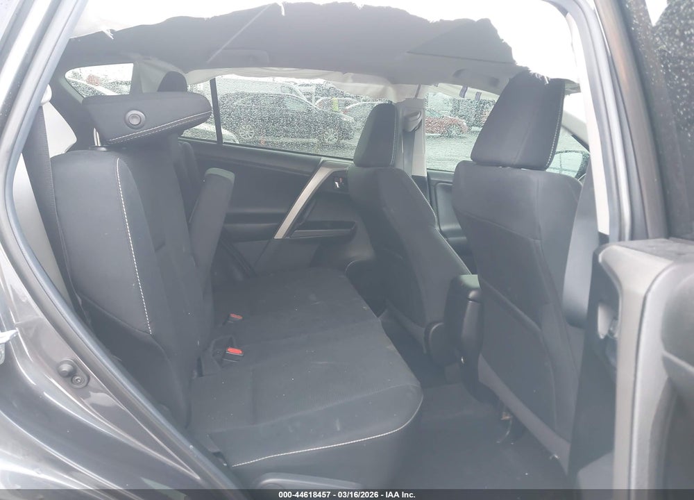 2018 TOYOTA RAV4 XLE VIN: 2T3RFREV8JW793172