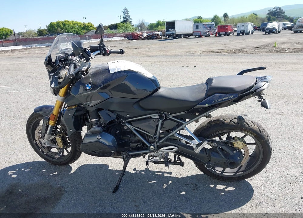2016 BMW R1200 R VIN: WB10A1402GZ197382
