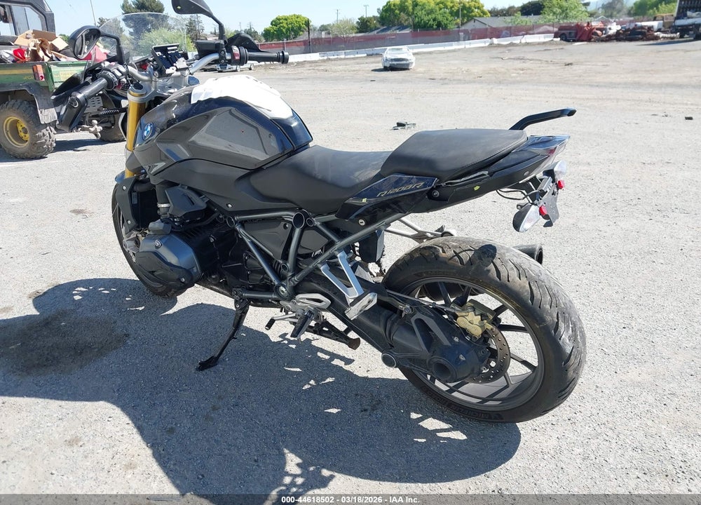 2016 BMW R1200 R VIN: WB10A1402GZ197382