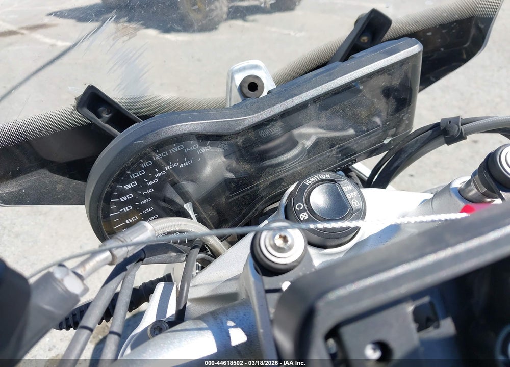2016 BMW R1200 R VIN: WB10A1402GZ197382