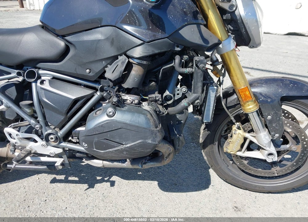 2016 BMW R1200 R VIN: WB10A1402GZ197382