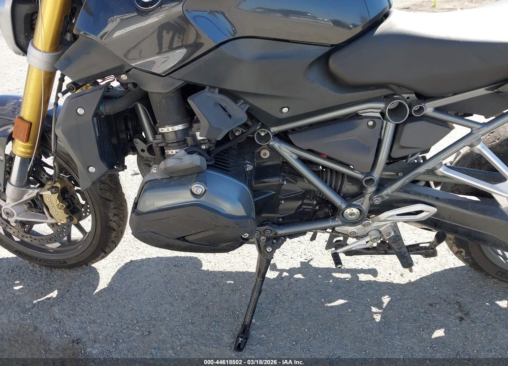 2016 BMW R1200 R VIN: WB10A1402GZ197382