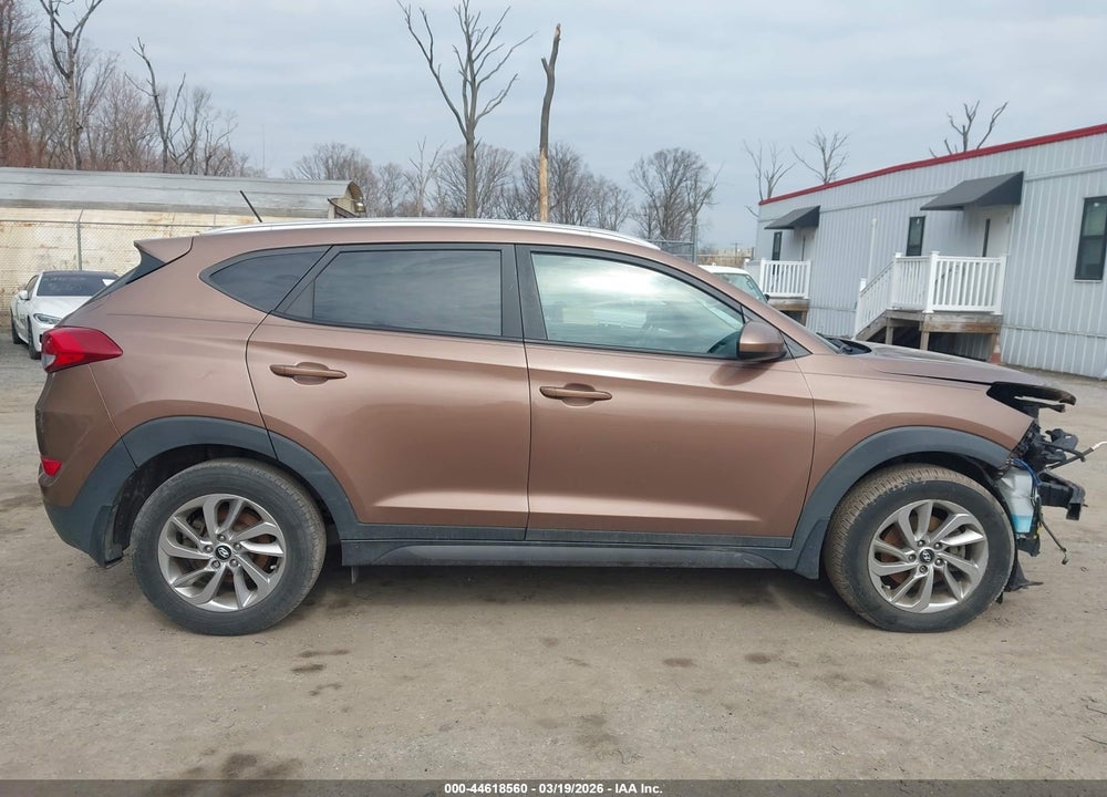 2016 HYUNDAI TUCSON SE VIN: KM8J3CA45GU138128