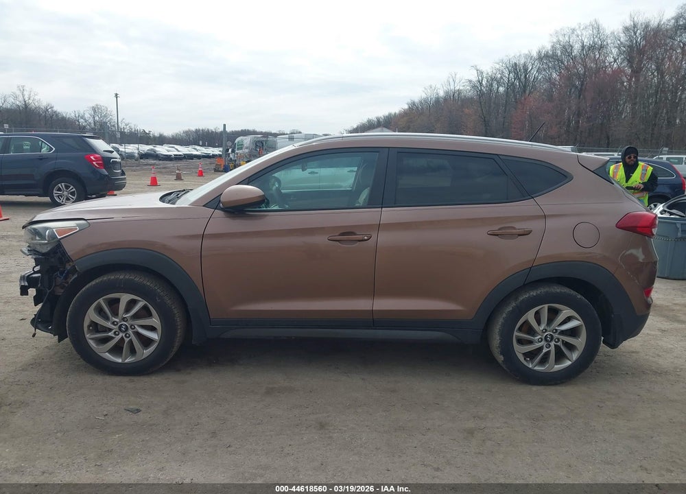 2016 HYUNDAI TUCSON SE VIN: KM8J3CA45GU138128