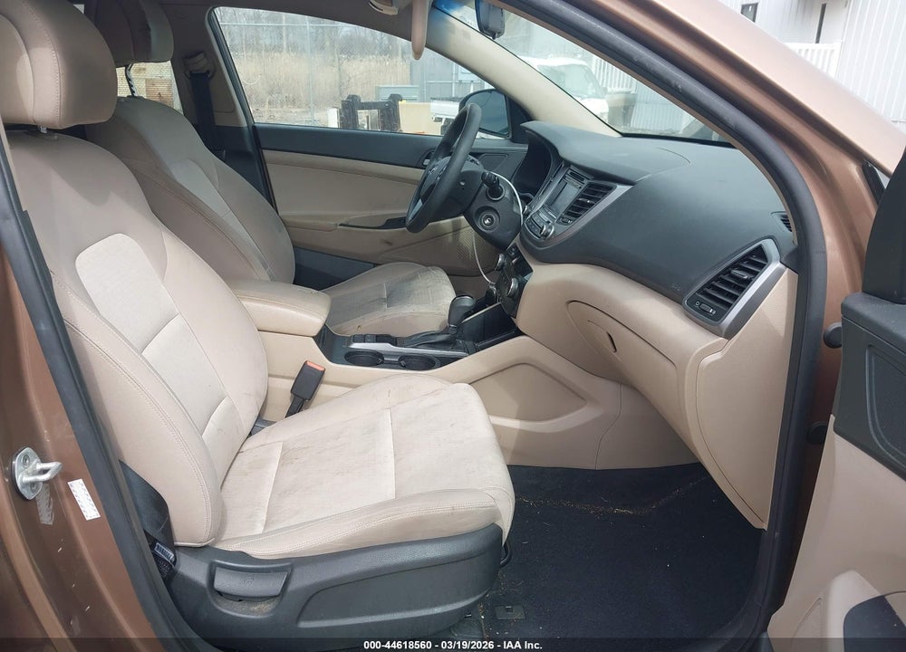2016 HYUNDAI TUCSON SE VIN: KM8J3CA45GU138128