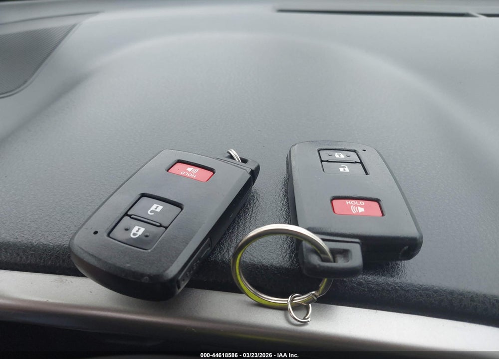 2017 TOYOTA RAV4 XLE VIN: JTMWFREV3HJ144410