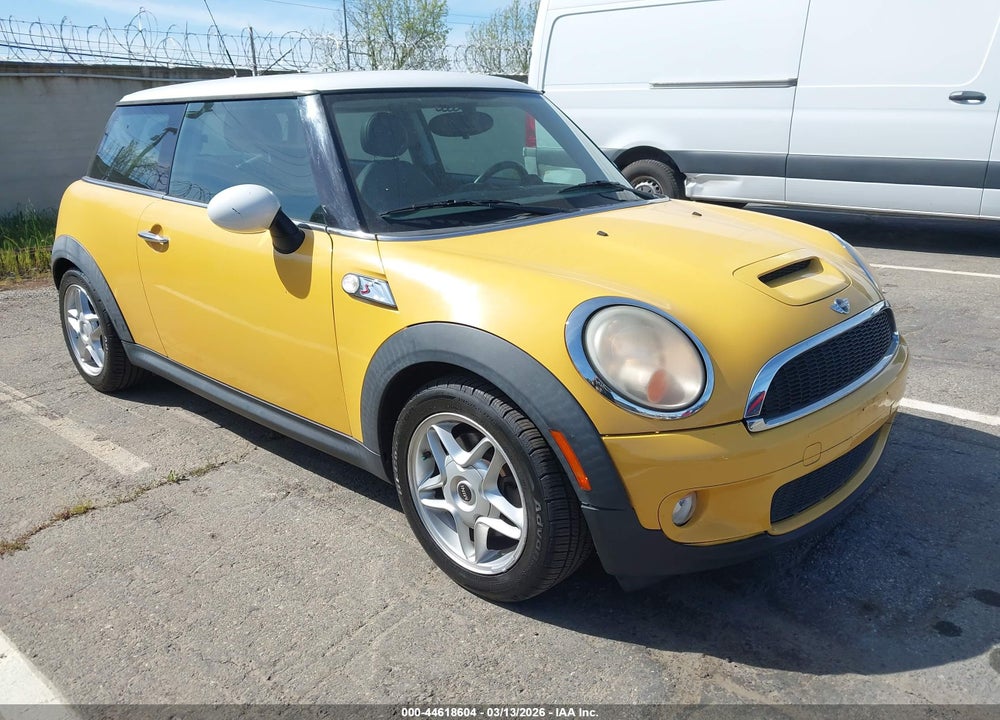 2007 MINI COOPER S VIN: WMWMF73537TV31165