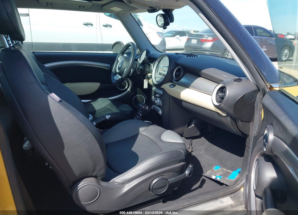 2007 MINI COOPER S VIN: WMWMF73537TV31165