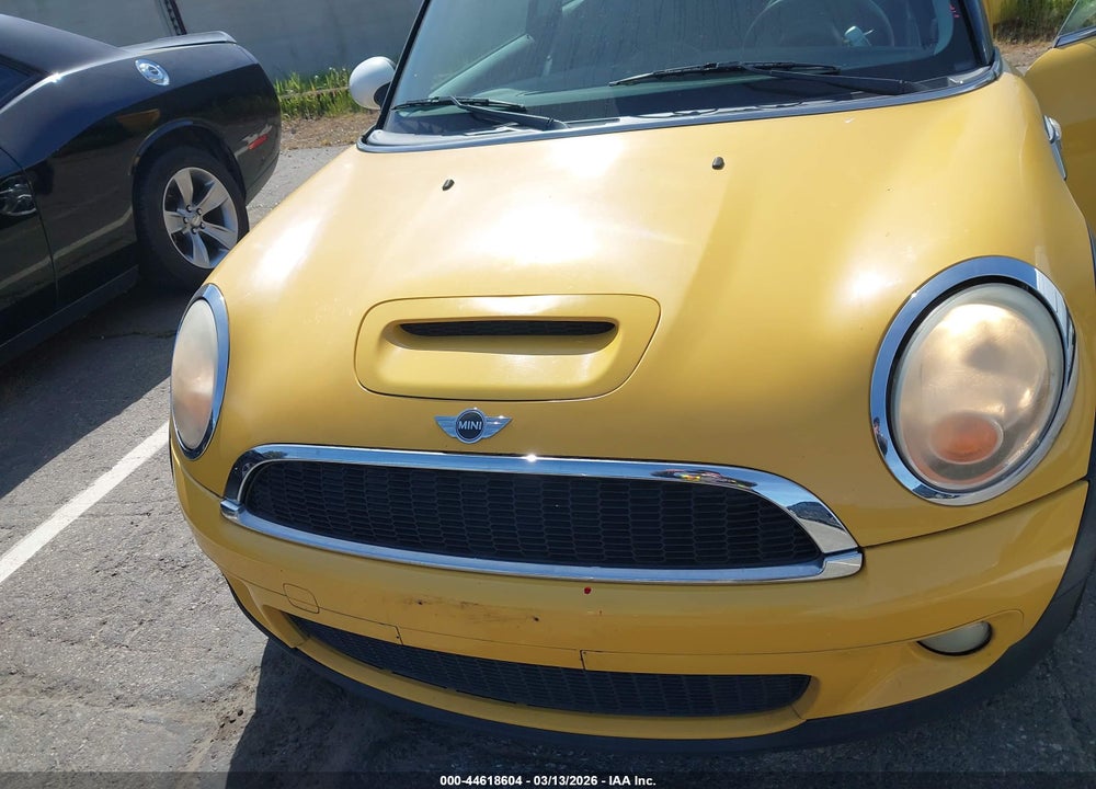 2007 MINI COOPER S VIN: WMWMF73537TV31165