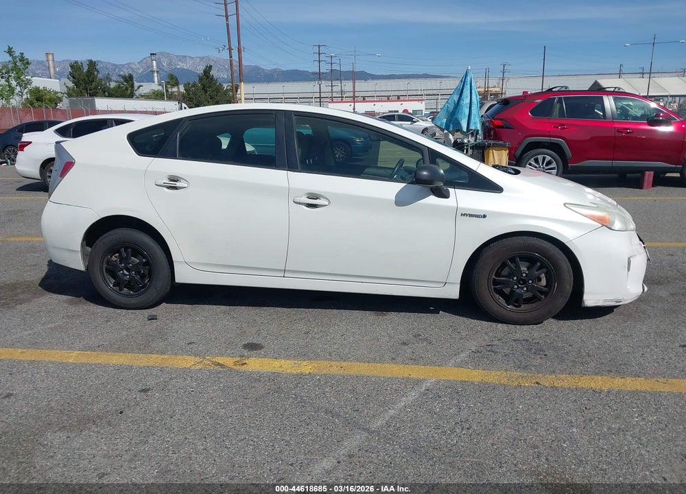 2014 TOYOTA PRIUS THREE VIN: JTDKN3DUXE1746286