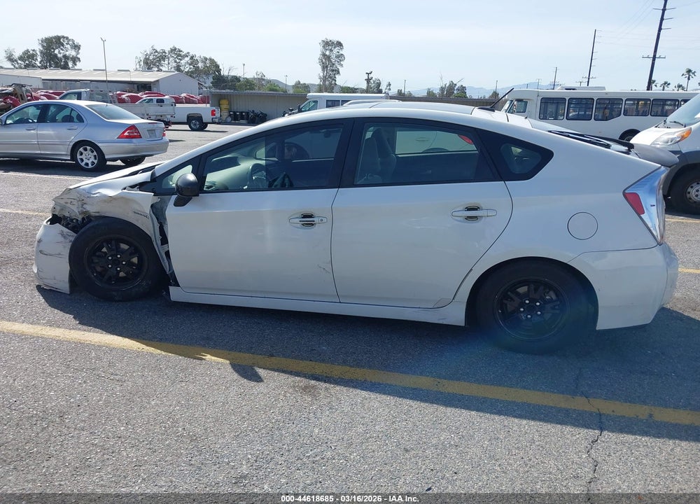 2014 TOYOTA PRIUS THREE VIN: JTDKN3DUXE1746286