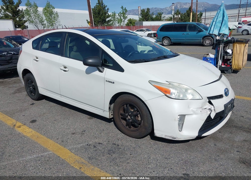 2014 TOYOTA PRIUS THREE VIN: JTDKN3DUXE1746286
