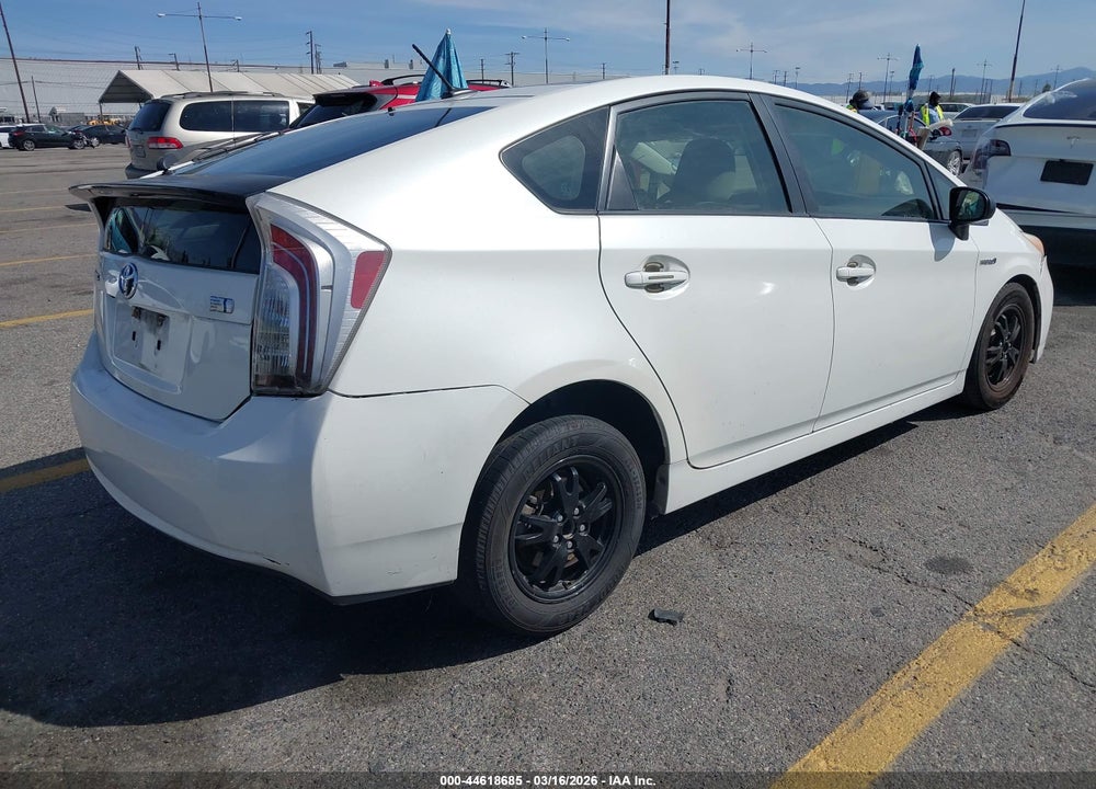 2014 TOYOTA PRIUS THREE VIN: JTDKN3DUXE1746286