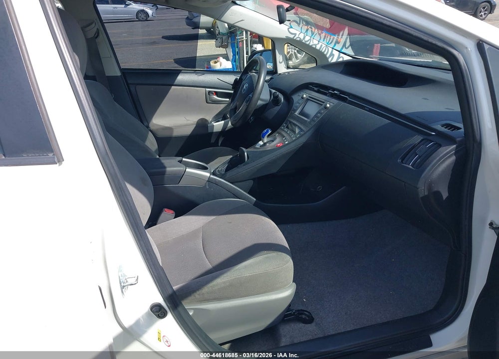 2014 TOYOTA PRIUS THREE VIN: JTDKN3DUXE1746286