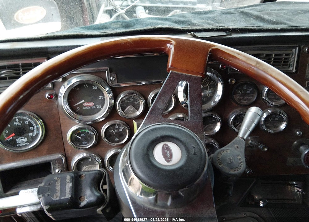 1992 PETERBILT 379 VIN: 1XP5DB9X2NN313906