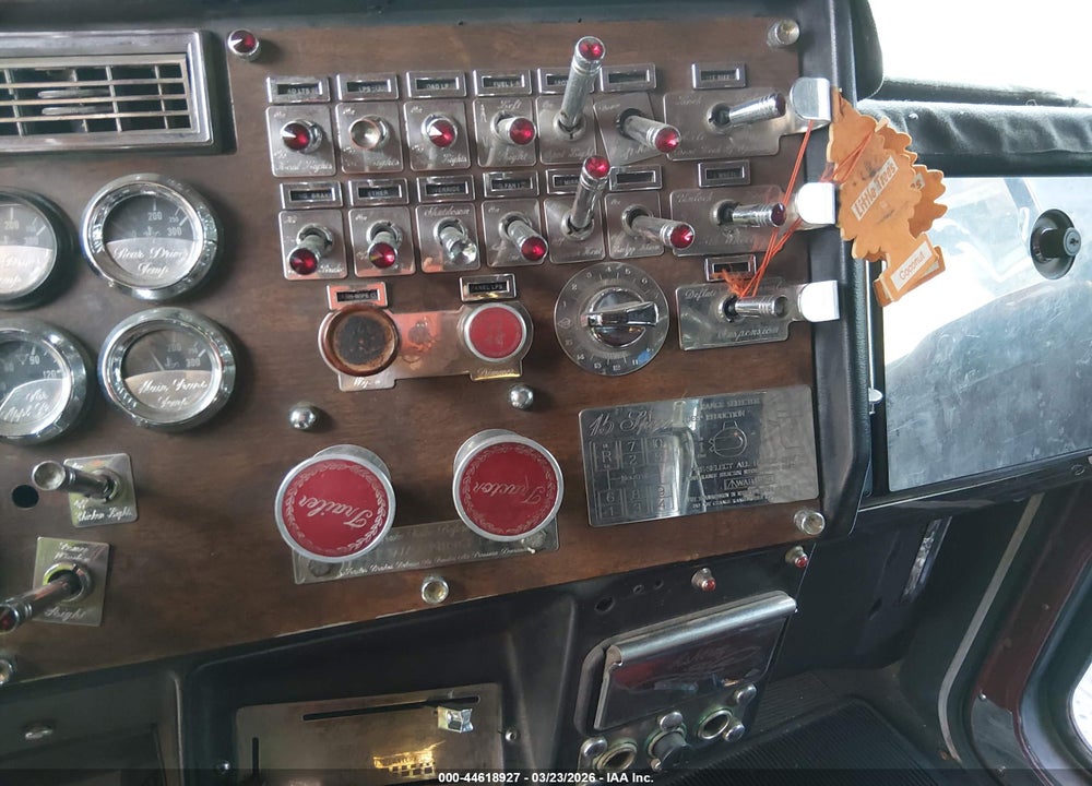 1992 PETERBILT 379 VIN: 1XP5DB9X2NN313906