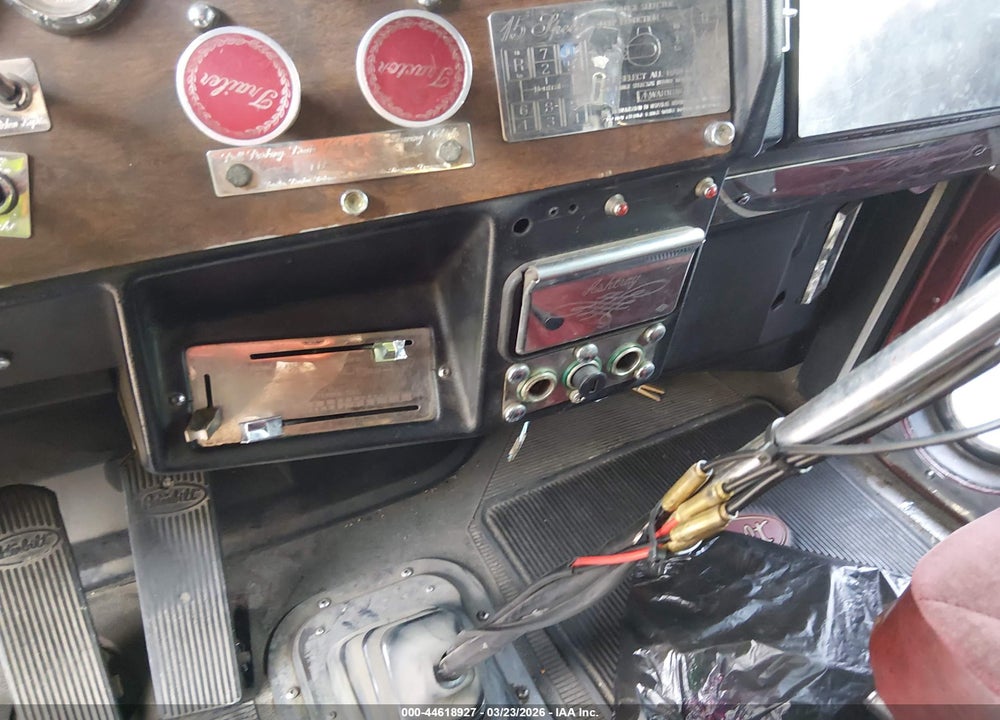 1992 PETERBILT 379 VIN: 1XP5DB9X2NN313906