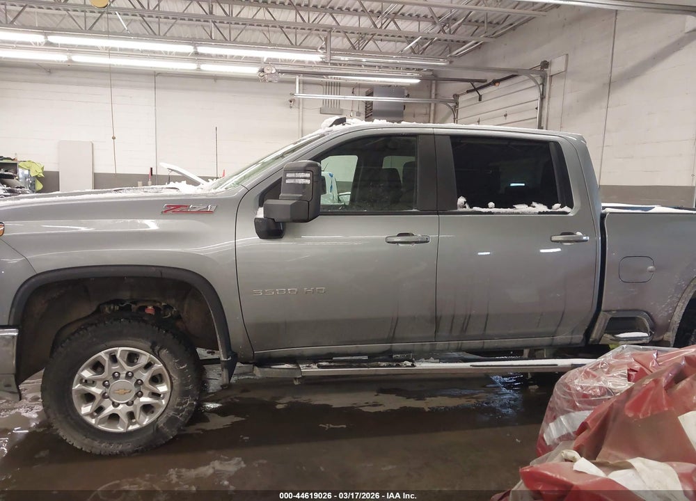 2024 CHEVROLET SILVERADO 3500HD 4WD  STANDARD BED LT VIN: 2GC4YTE74R1123044
