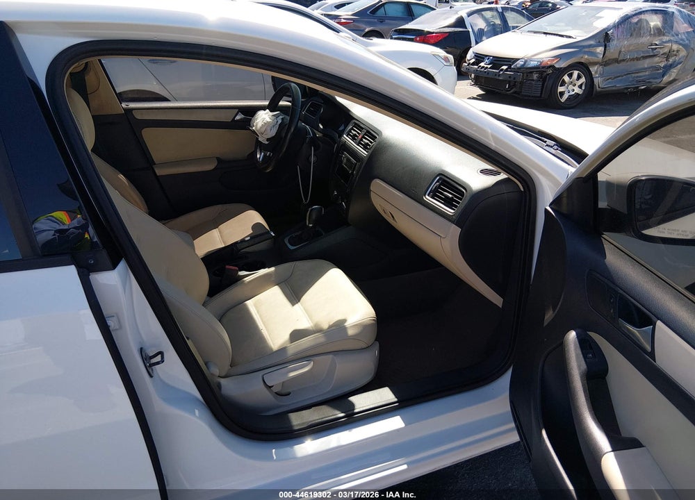 2011 VOLKSWAGEN JETTA 2.5L SE VIN: 3VWDZ7AJ1BM307987