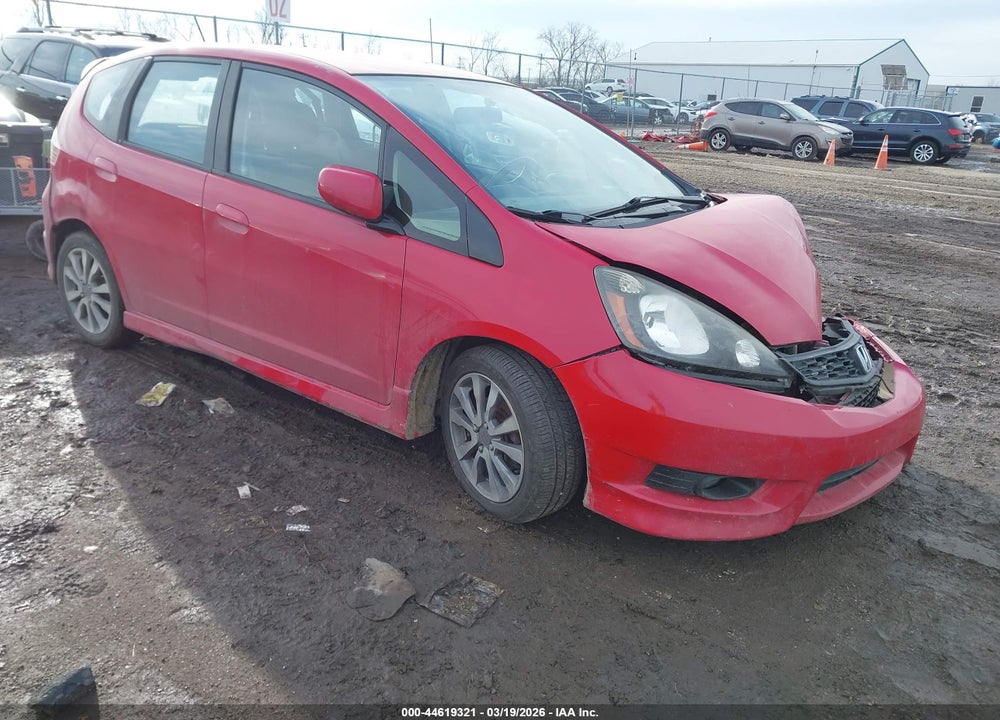 2013 HONDA FIT SPORT VIN: JHMGE8H58DC022135