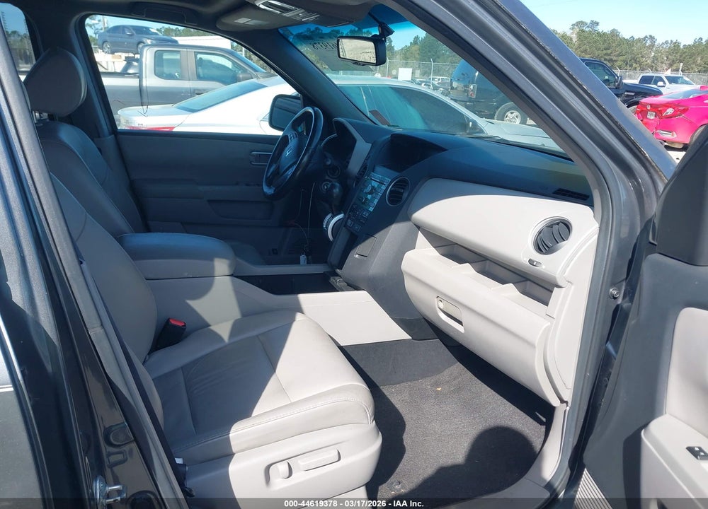 2011 HONDA PILOT EX-L VIN: 5FNYF3H55BB001698