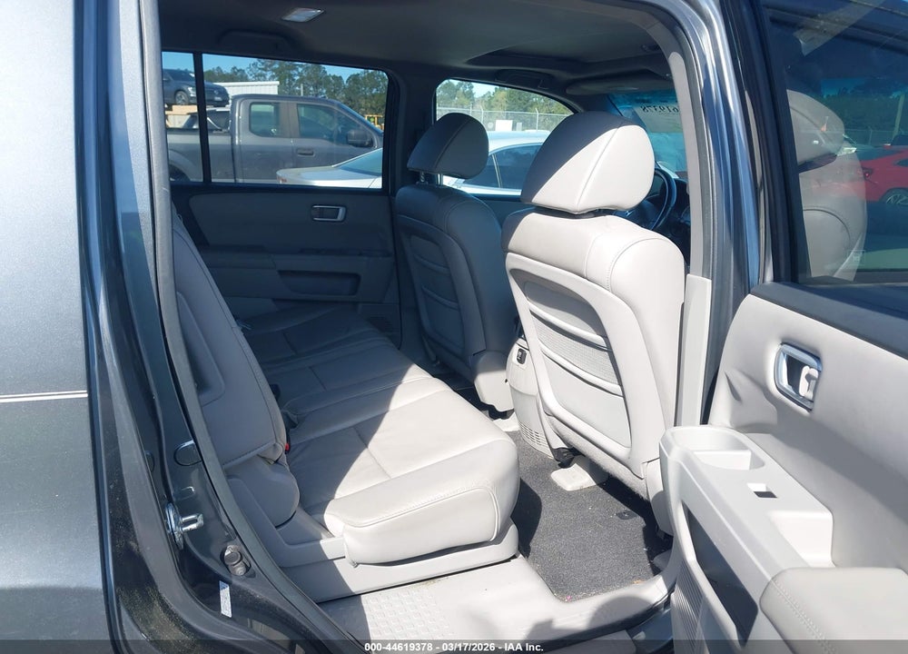 2011 HONDA PILOT EX-L VIN: 5FNYF3H55BB001698