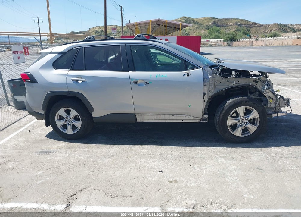 2019 TOYOTA RAV4 XLE VIN: JTMW1RFVXKD508020
