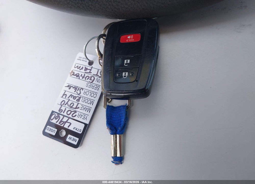 2019 TOYOTA RAV4 XLE VIN: JTMW1RFVXKD508020