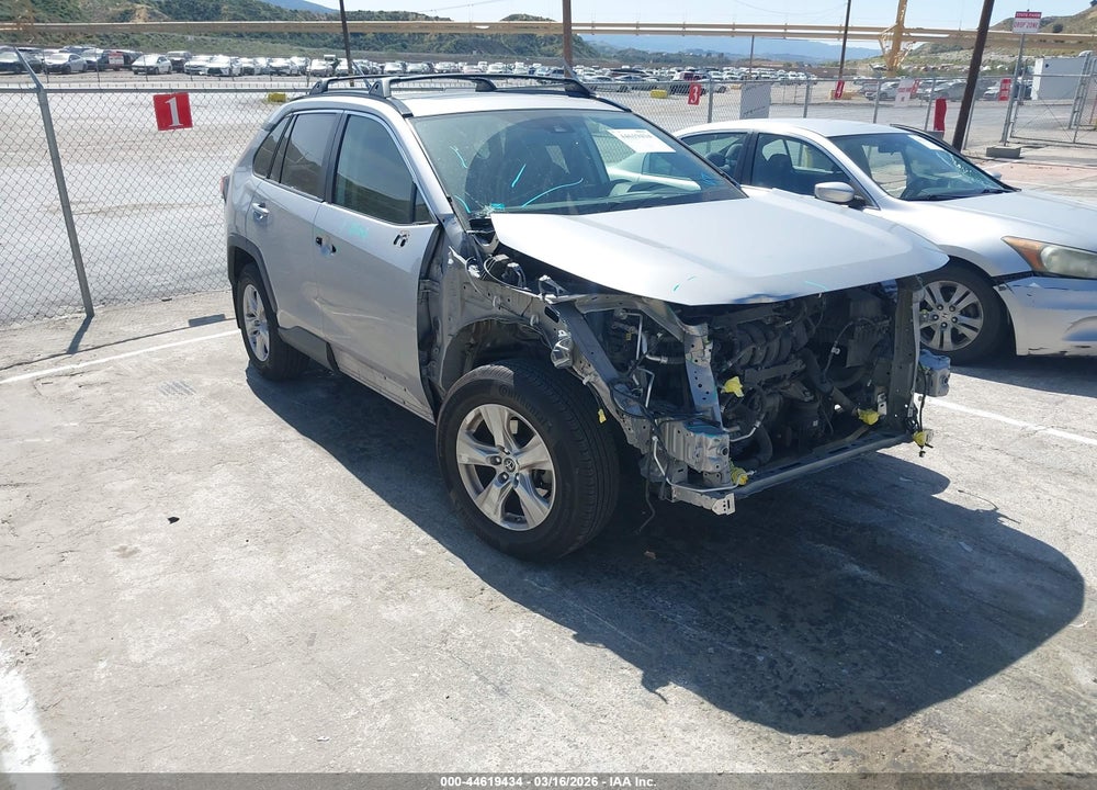 2019 TOYOTA RAV4 XLE VIN: JTMW1RFVXKD508020