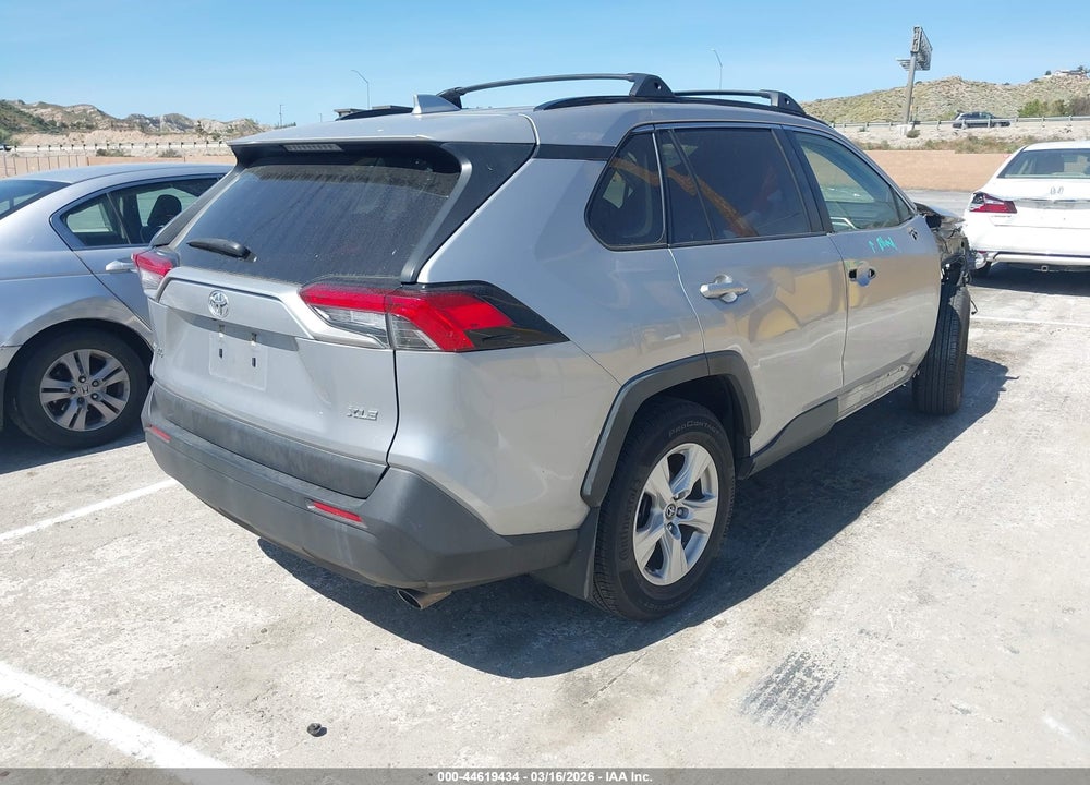 2019 TOYOTA RAV4 XLE VIN: JTMW1RFVXKD508020