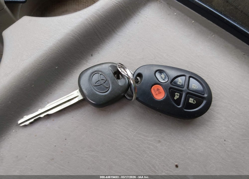 2004 TOYOTA SIENNA LE VIN: 5TDZA23C04S095510