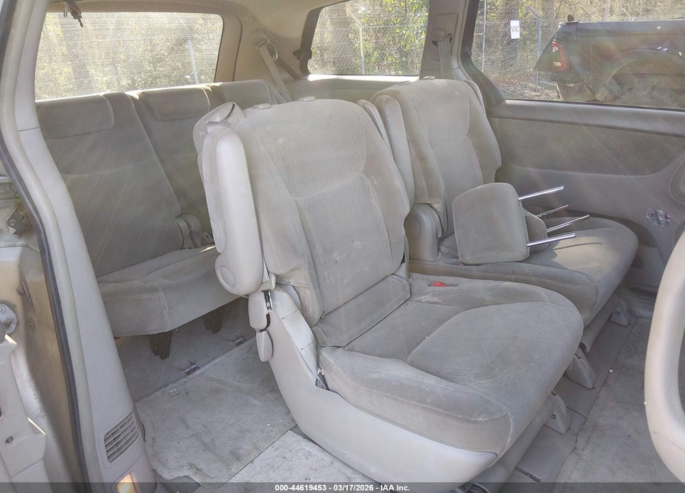 2004 TOYOTA SIENNA LE VIN: 5TDZA23C04S095510