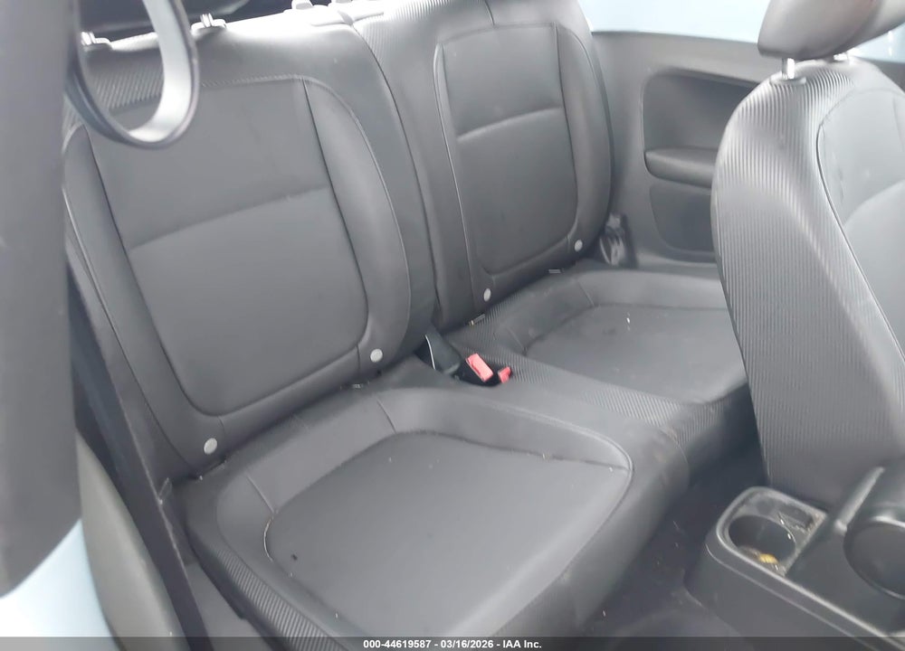2014 VOLKSWAGEN BEETLE 2.5L VIN: 3VWJP7AT5EM612083
