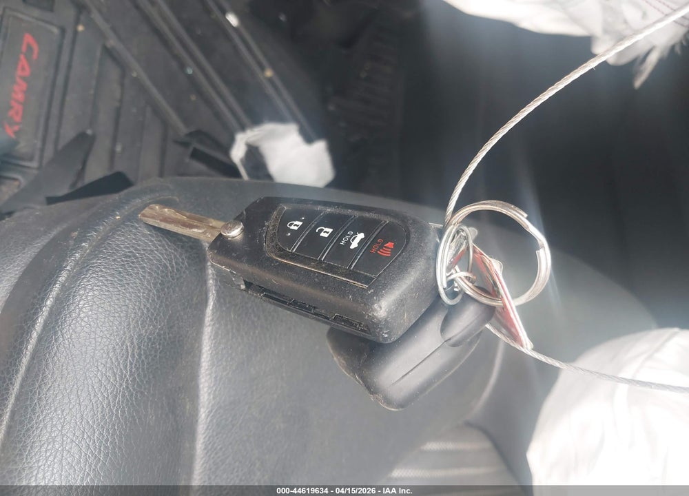 2019 TOYOTA CAMRY SE VIN: 4T1B11HK4KU268459