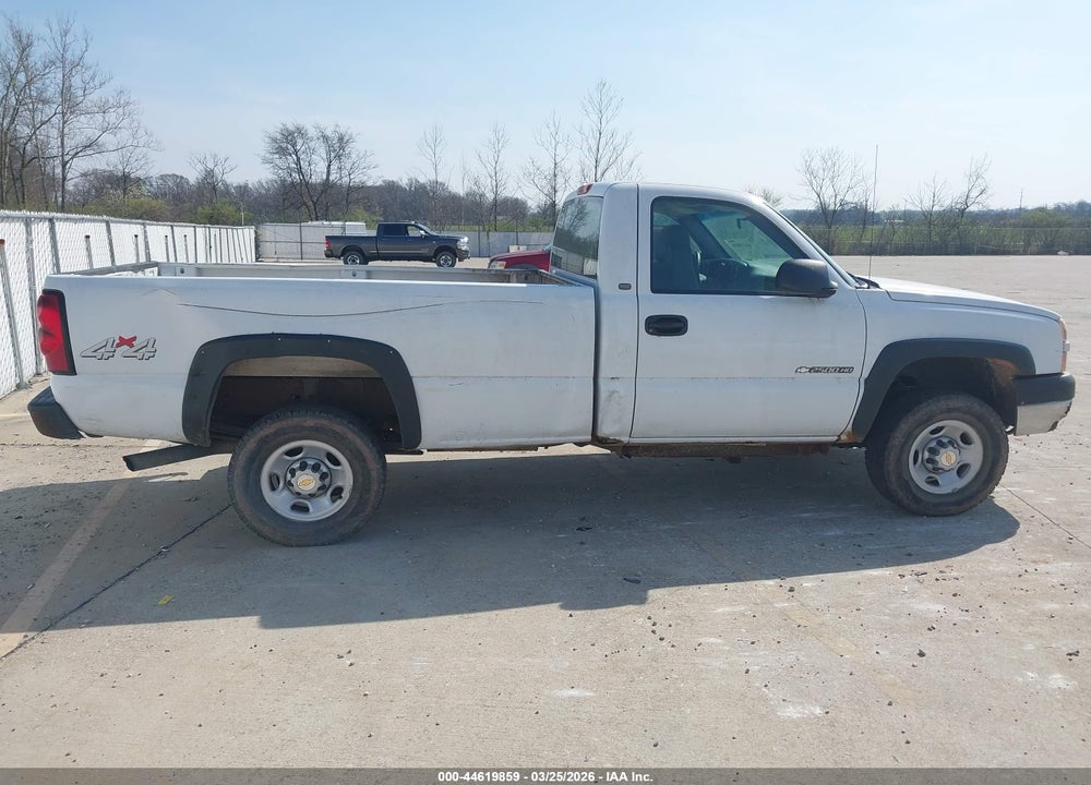 2004 CHEVROLET SILVERADO 2500HD WORK TRUCK VIN: 1GCHK24U74E192712