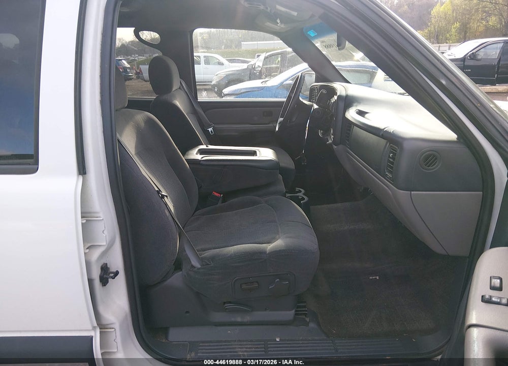 2002 CHEVROLET TAHOE LS VIN: 1GNEK13Z82R240242
