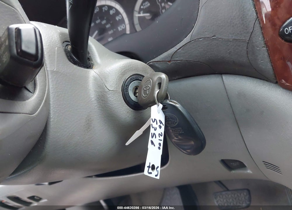 2005 TOYOTA SIENNA XLE VIN: 5TDZA22C15S235356