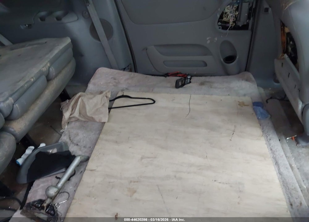 2005 TOYOTA SIENNA XLE VIN: 5TDZA22C15S235356