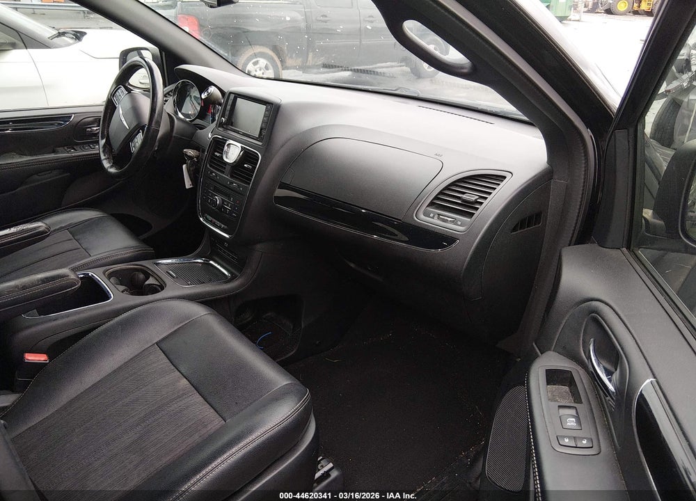 2016 CHRYSLER TOWN & COUNTRY S VIN: 2C4RC1HG2GR247655