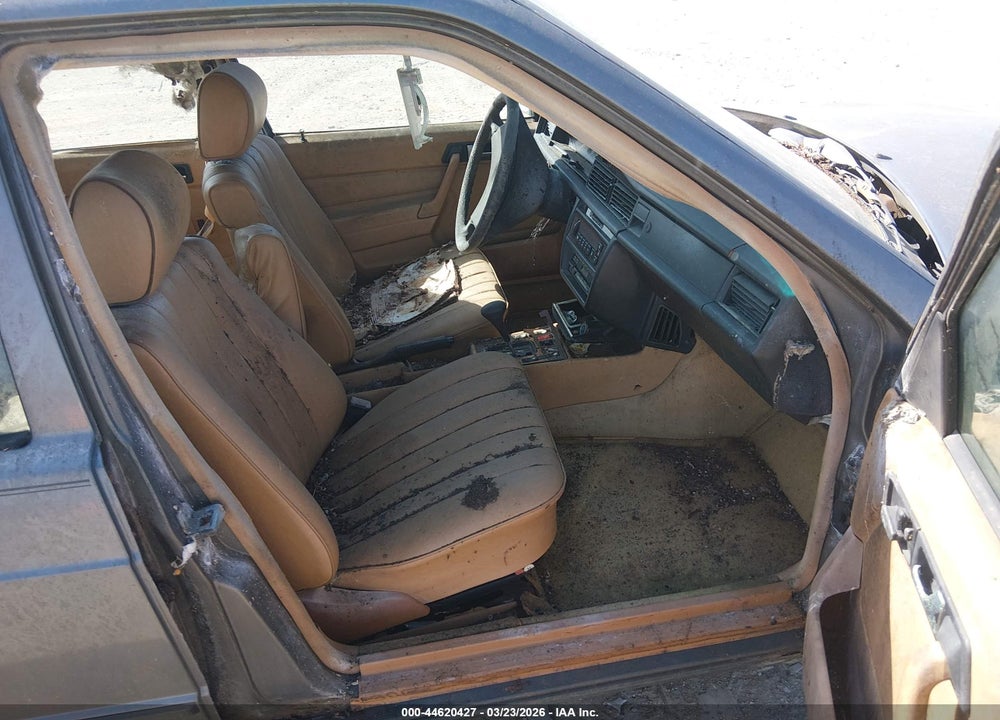 1985 MERCEDES-BENZ 190 E 2.3 VIN: WDBDA24C7FF090220