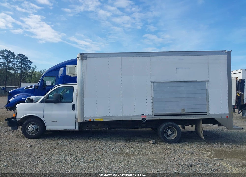 2017 CHEVROLET EXPRESS CUTAWAY 4500 SERIES VIN: 1HA6GVCG2HN011362