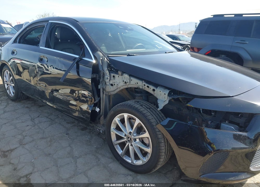 2019 MERCEDES-BENZ A 220 VIN: WDD3G4EB9KW001387