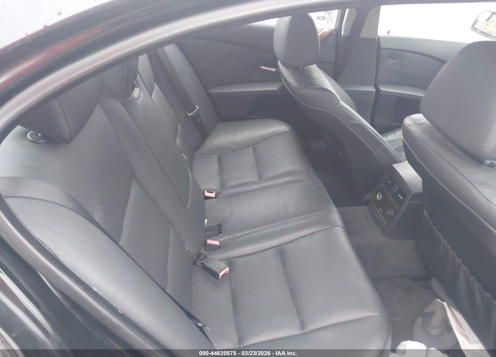2007 BMW 525XI VIN: WBANF33517CS41827