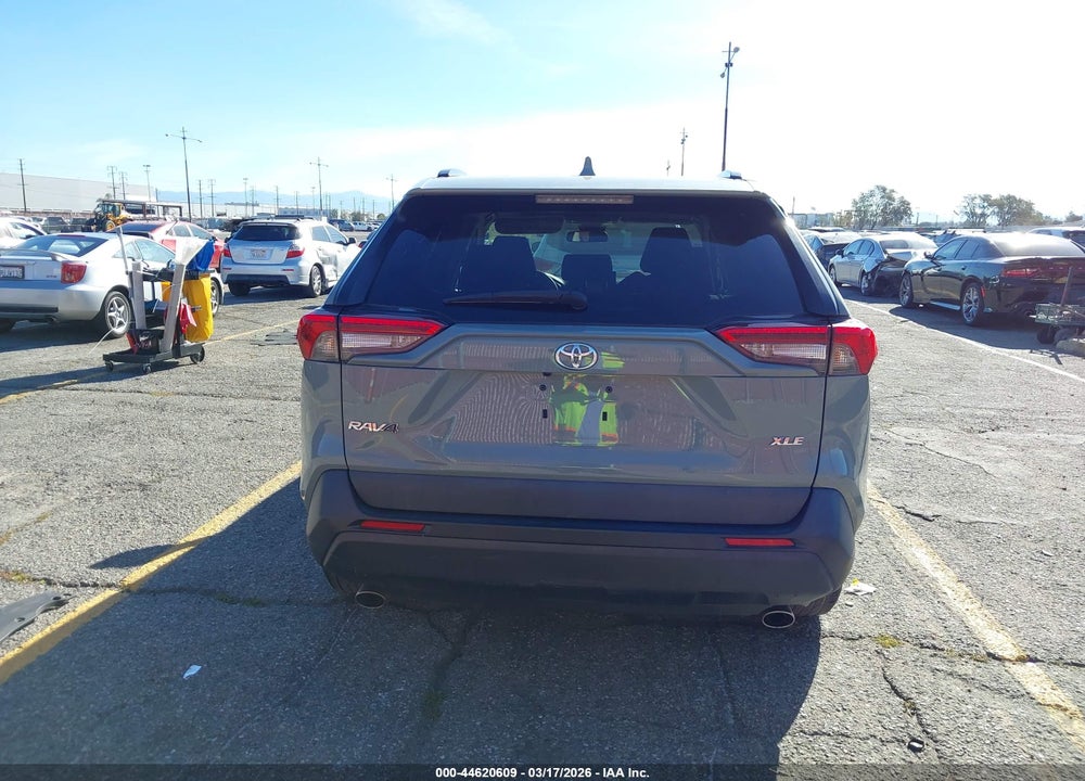 2021 TOYOTA RAV4 XLE VIN: 2T3W1RFV8MW110102
