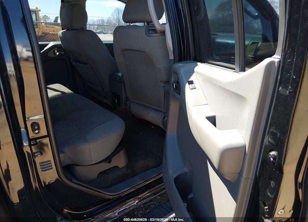 2005 NISSAN FRONTIER SE VIN: 1N6AD07U65C406644