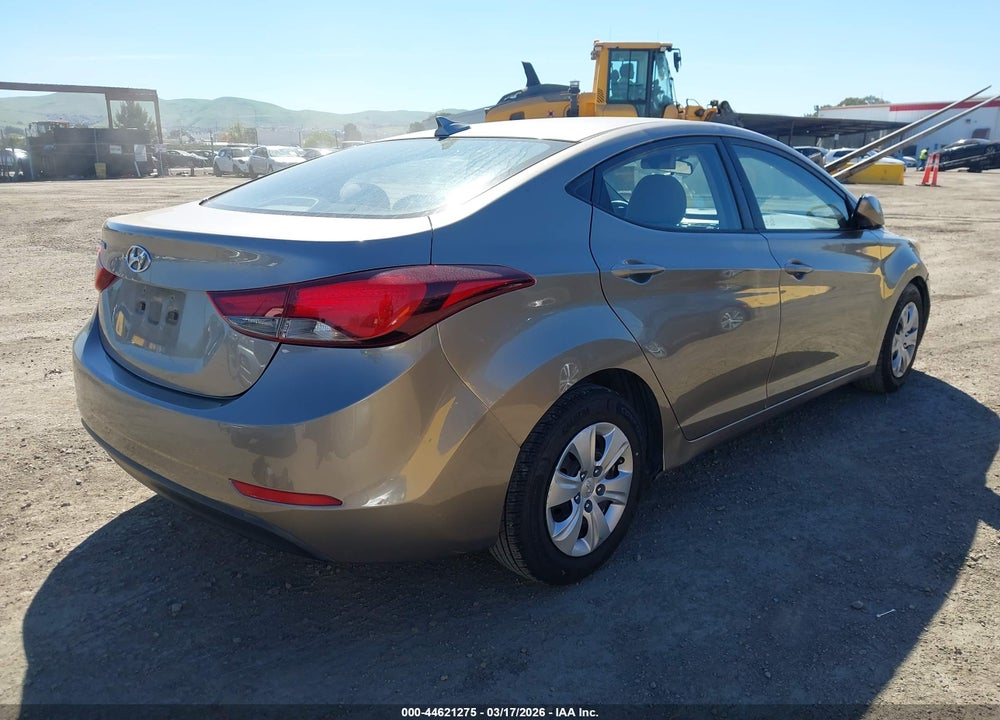 2016 HYUNDAI ELANTRA SE VIN: 5NPDH4AE6GH700100