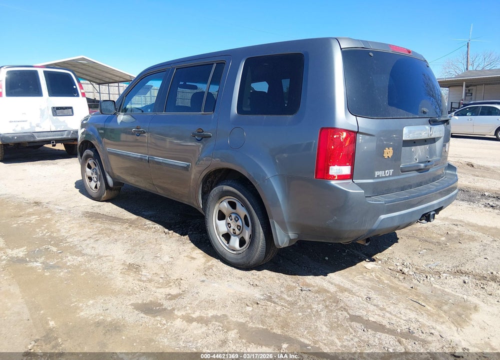 2011 HONDA PILOT LX VIN: 5FNYF3H24BB010382