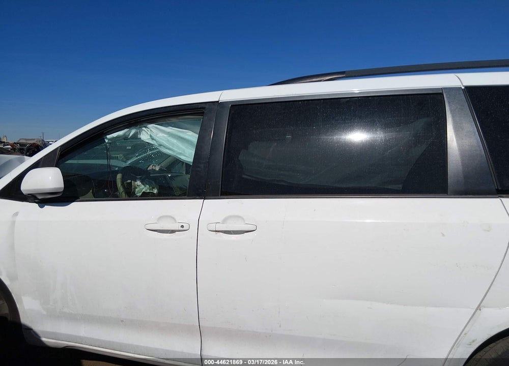 2014 TOYOTA SIENNA LE V6 8 PASSENGER VIN: 5TDKK3DC2ES509956