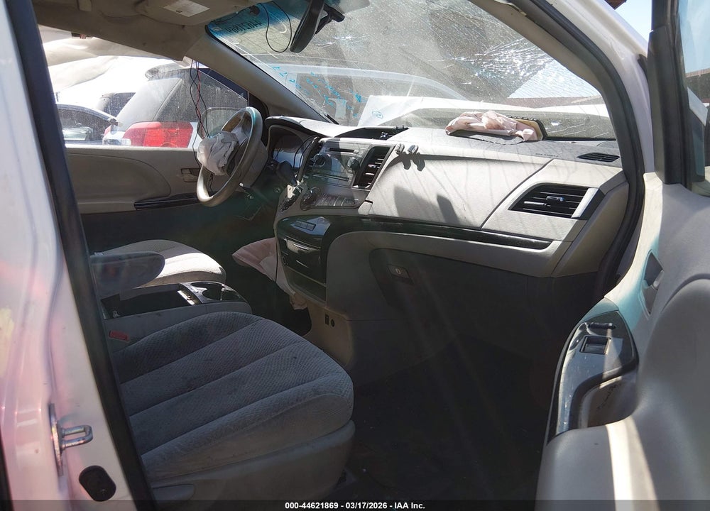 2014 TOYOTA SIENNA LE V6 8 PASSENGER VIN: 5TDKK3DC2ES509956