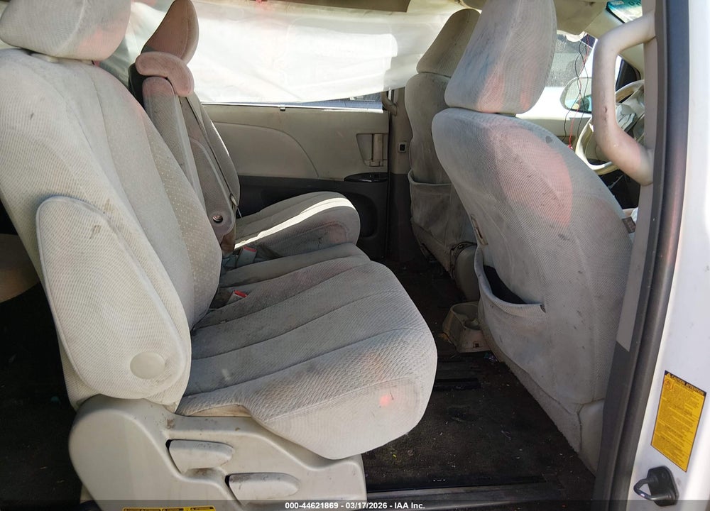 2014 TOYOTA SIENNA LE V6 8 PASSENGER VIN: 5TDKK3DC2ES509956